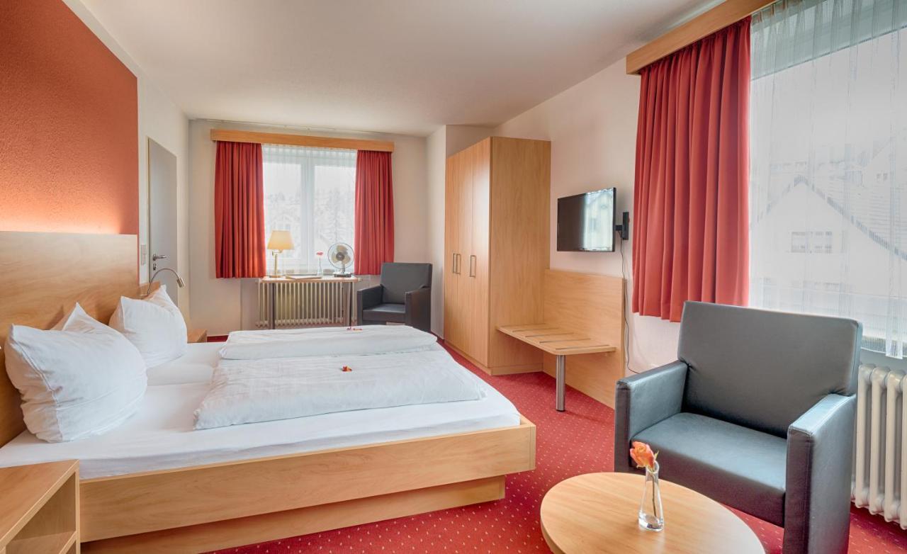 Hotel Jaegerhaus ทิทิเซ-นอยชตัดท์ ภายนอก รูปภาพ