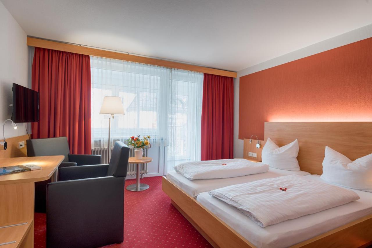 Hotel Jaegerhaus ทิทิเซ-นอยชตัดท์ ภายนอก รูปภาพ