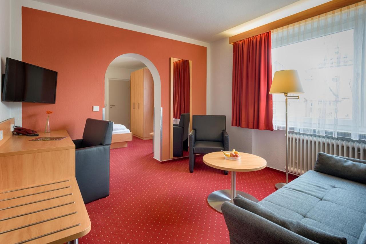 Hotel Jaegerhaus ทิทิเซ-นอยชตัดท์ ภายนอก รูปภาพ